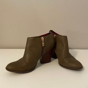 Heel boots
